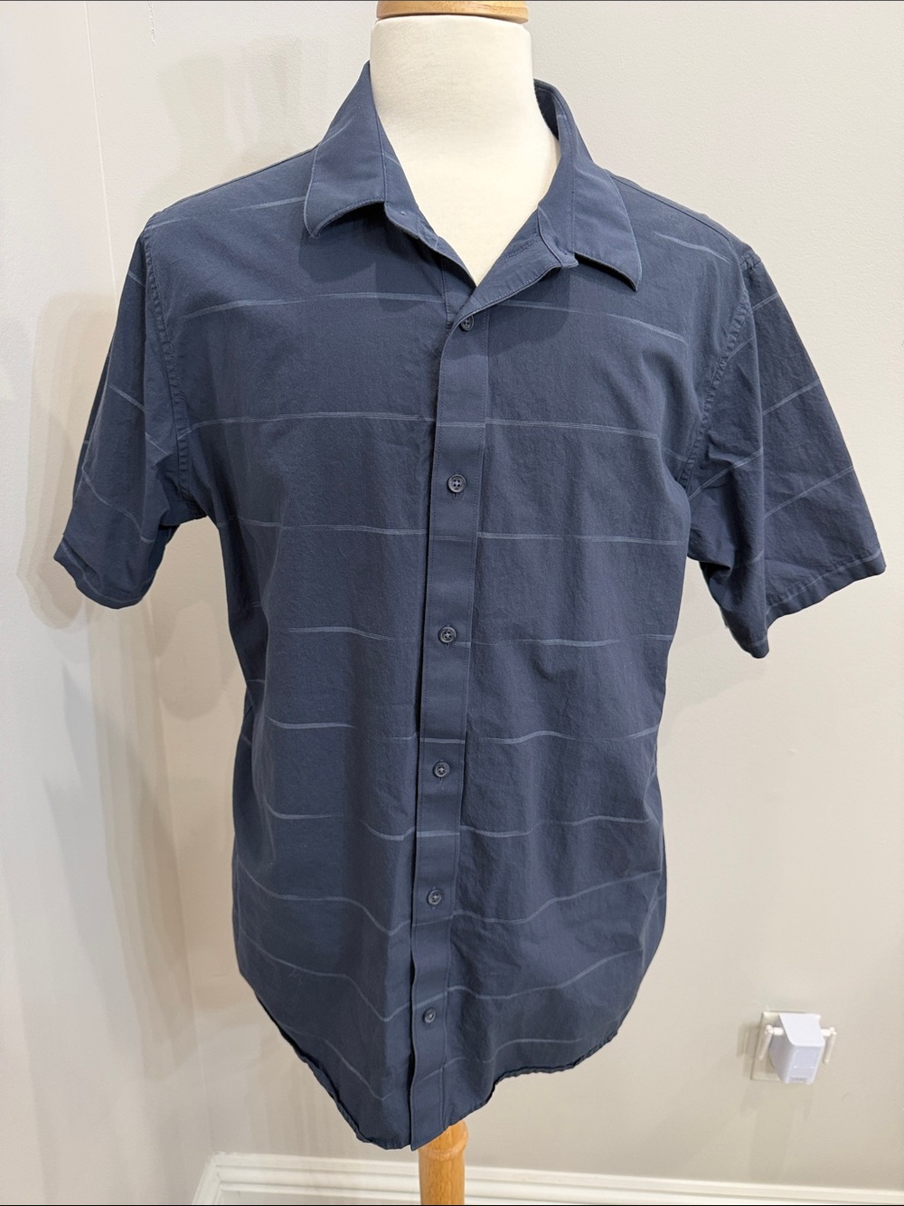Travis Mathew Short-Sleeve Button Down Shirt in Navy Blue